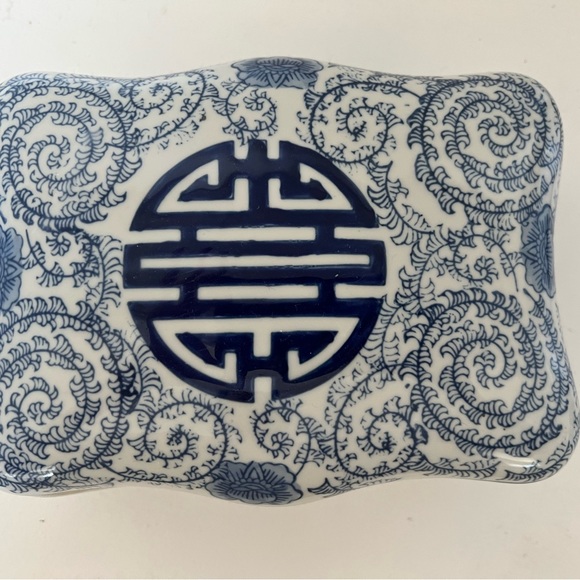 Chinoiserie trinket box - Picture 3 of 8